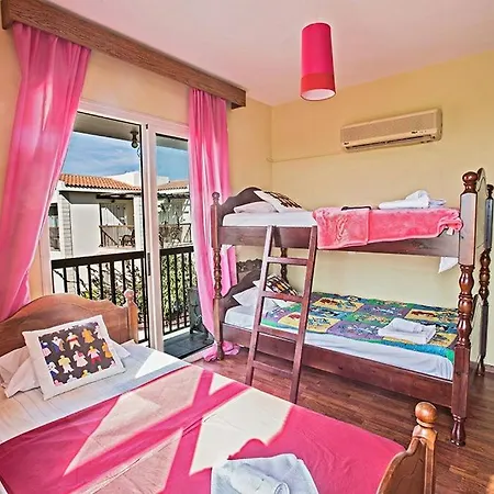 Aspro Dyo - Lovely 3 Bedroom Ayia Thekla With Private Pool And Sea Views