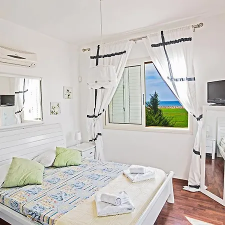 Aspro Dyo - Lovely 3 Bedroom Ayia Thekla With Private Pool And Sea Views Villa