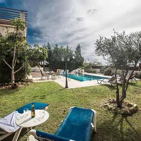 Villa Aspro Dyo - Lovely 3 Bedroom Ayia Thekla With Private Pool And Sea Views